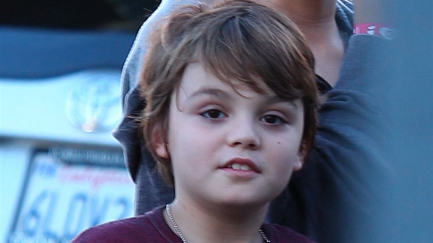 Syn Vanessy Paradis a Johnnyho Deppa Jack (Los Angeles, 2. ledna 2012)