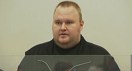 Zakladatel Megauploadu Kim "Dotcom" Schmitz ped soudem v roce 2012