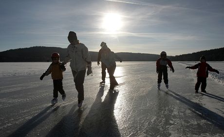 Nebo i celé rodiny.