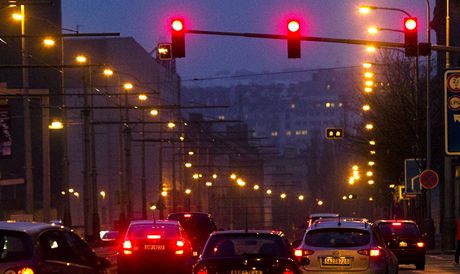 Vtina semafor funguje v Praze celou noc. (Ilustraní snímek)