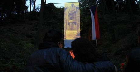 Sochu Masaryka promtli v sobotu v Rudce u Kunttu - Monumentln socha