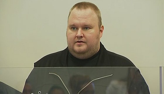 Zakladatel Megauploadu Kim "Dotcom" Schmitz ped soudem v roce 2012