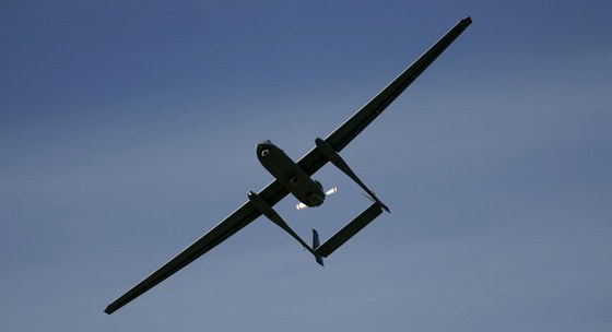 Izraelský bezpilotní letoun Heron TP se zítil bhem rutinní zkouky. (29. ledna 2012)