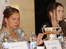 KDE TO JSME? Tenistky Barbora Záhlavová-Strýcová a Iveta Beneová s trofejemi