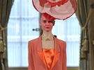 aty z kolekce Alexis Mabille Haute Couture jaro - léto 2012 pedvedla