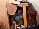 Bezdomovci, zima mráz, chat, slum, ulice, bydlení, nadje, charita, most,...