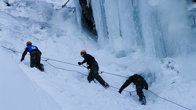 Extrémní armádní závod napí Jeseníky Winter Survival