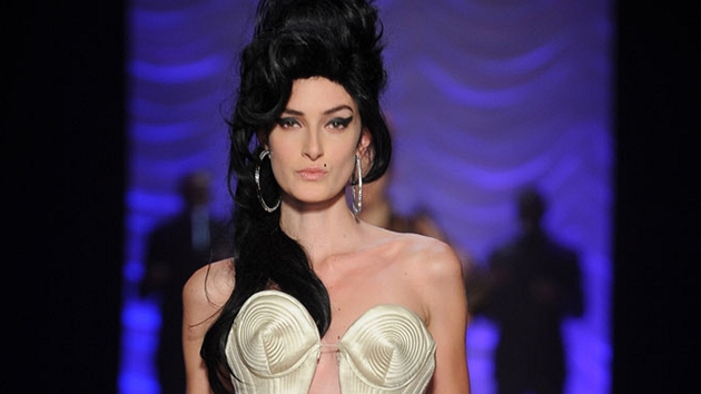 Kolekce Jean Paul Gaultier Haute Couture jaro - lto 2012 inspirovan Amy Winehouse.