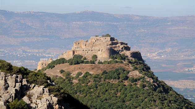 Zíceniny hradu Nimrod na svahu Golanských výin