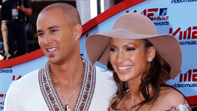 Jennifer Lopezová a Cris Judd (2001)