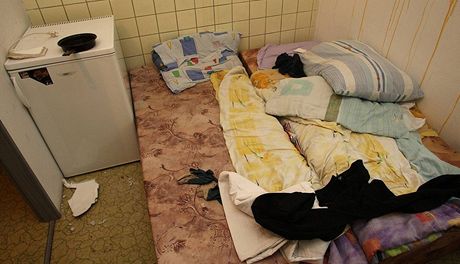 Sklepn prostory ubytovny v Plzni-Zti, kterou Rumuni po vzpoue v listopadu...