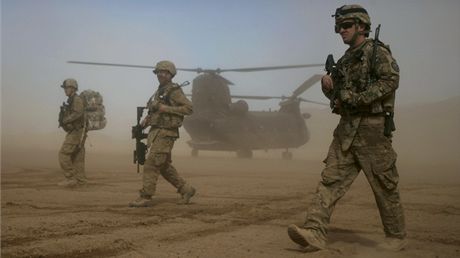 Amerití vojáci nedaleko afghánského hlavního msta Kábul (28. ledna 2012) 