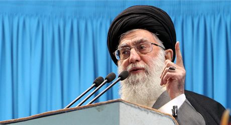 Ajatolláh Chameneí se ukázal v televizi, v kritickém stavu není