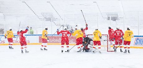 Hokejisté Jokeritu Helsinky trénovali ped utkáním za hustého snení.