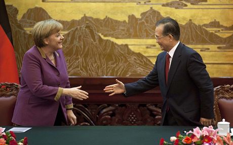 Angela Merkelová letos v únoru navtívila ínu. Pokles v asijské zemi zaínají nyní Nmci pociovat. Ilustraní snímek