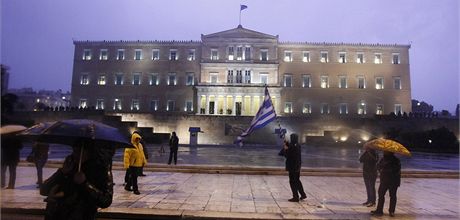 ekov vyjaduj ped parlamentem svou nespokojenost s spornmi opatenmi....