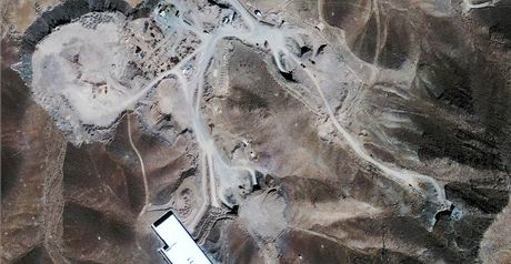Satelitní snímek jaderného zaízení Parín v Íránu, kde podle pozorovatel me docházet k testování jaderných zbraní.