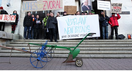 Studenti v Olomouci budou podobn jako jejich kolegové v Brn (na snímku akce z 1. února 2012) protestovat proti reformám, v noci "obsadí" aulu Filozofické fakulty UP.