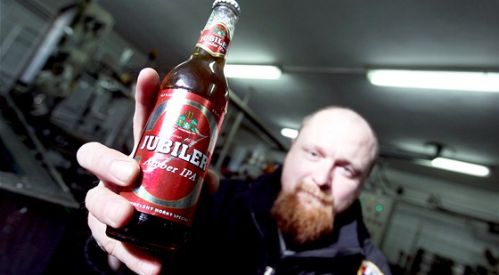 Zákazníci vykovského pivovaru si pochutnávají na pivních speciálech, pivo z
