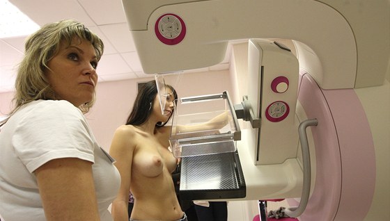 O mamografické vyetení prsu je velký zájem, za den pijde na oddlení kolem edesáti en. (Ilustraní snímek)