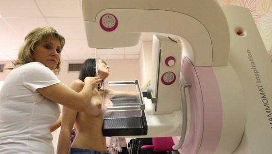 Vyetení na mamografu lze nyní v Litomicích poídit jen za 350 korun, i tato sluba ale nejspí do konce roku skoní. (Ilustraní snímek)