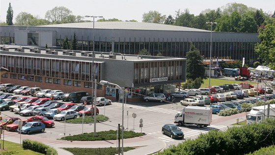 Hokejisté v Hradci se stali rukojmími ve válce msta a firmy ABD o zimní stadion.