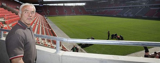 Bývalý slávistický kanonýr Frantiek Veselý na novém stadionu v Edenu