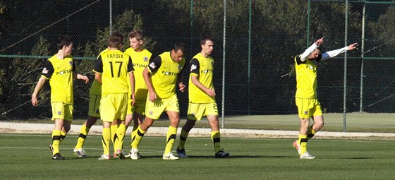 GÓLOVÁ RADOST. Fotbalisté Sparty se radují ze vsteleného gólu proti FC Vaduz.