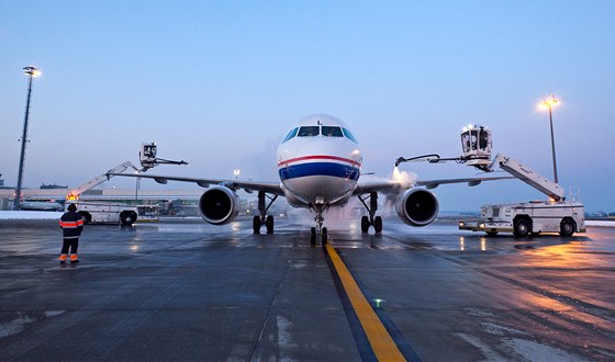 Výrobce Airbus je vystaven silným dopadm kurzových výkyv, protoe více ne polovinu treb generuje v amerických dolarech.