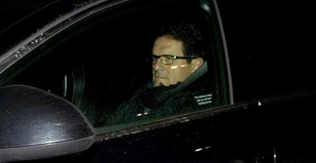 U� BÝVALÝ KOU�. Fabio Capello odjí�dí z jednání, na kterém slo�il funkci