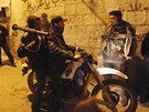 Opoziní ozbrojenci v syrském mst Idlíb (6. února 2012)