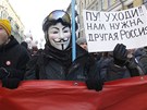 Na protestech v St. Petersburku si jeden z protestujících pinesl masku Guye