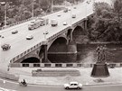 Prask Hlvkv most na snmku z kvtna 1983