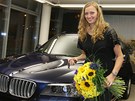 V NOVÉM. V Ostrav pevzala eská tenistka Petra Kvitová nové sponzorské auto.
