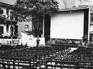 Weissovo letní kino na nároí ikovské Chlumovy a títného ulice (z knihy