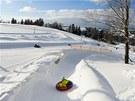 Snowtubing, v pozadí trat Beneckého koleka