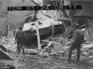 Pz.Kpfw. VI Ausf.B Tiger II "chycený" v troskách zícené budovy. Typ ml sice