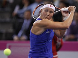 OPU SE DO TOHO. esk tenistka Lucie Hradeck se sousted na odehrn mku v