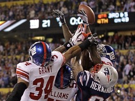 POSLEDNÍ ANCE. Hrái New York Giants maí poslední pihrávku New England