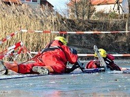 "Tato kombinace zabezpeuje, e se do obleení nedostane voda, a zárove chrání