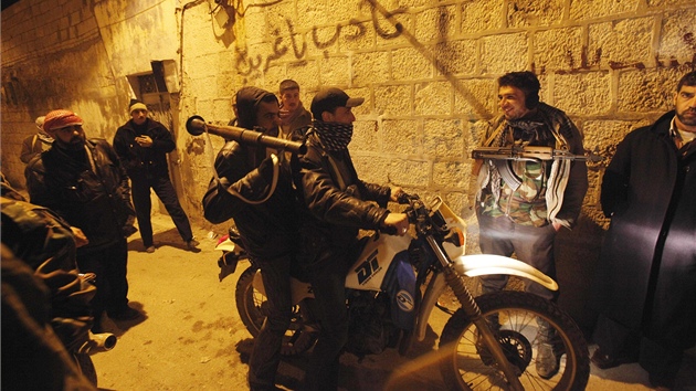 Opozin ozbrojenci v syrskm mst Idlb (6. nora 2012)