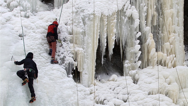 Ve Víru na Bystřicku byla o víkendu poprvé letos v provozu ledová stěna.