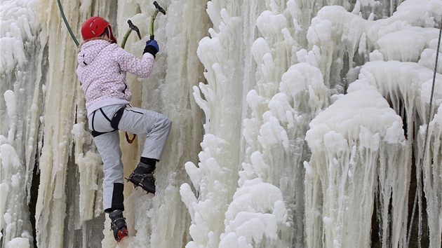 Ve Víru na Bystřicku byla o víkendu poprvé letos v provozu ledová stěna.
