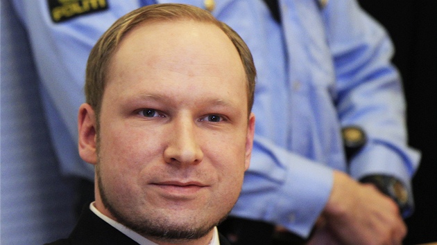 Anders Behring Breivik u soudu, kter rozhoduje o jeho prodlouen vazby. (6. nora 2012)