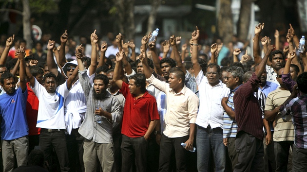 Nepokoje v maledivském  hlavním mst Malé (7. února 2012)