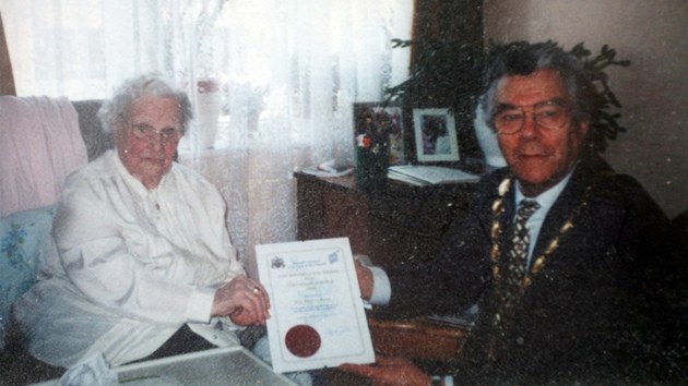 Florence Greenov (vlevo), kdy slavila 100. narozeniny 