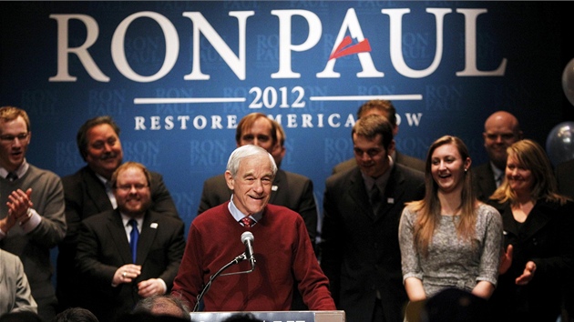 Ron Paul bhem shromádní v Golden Valley, ve stát Minnesota (7. února 2012)