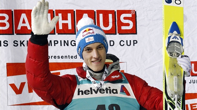 Gregor Schlierenzauer vyhrl zvod skokan na lych Svtovho pohru v italskm Val di Fiemme, kdy byl nejlep v obou kolech.