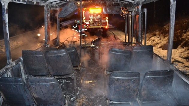 Vyhořelý linkový autobus v Paceřicích na Liberecku