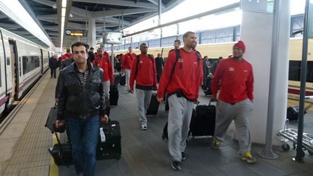 Basketbalisté Nymburka si vyzkoueli cestu vlakem z Madridu do Valencie.
